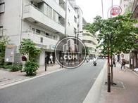 街路樹のある通り