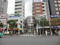 交差点内に位置しています