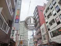 通りの奥から撮影