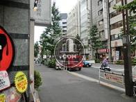 周辺にもたくさんの飲食店やコンビニなどがあり便利です