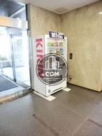自動販売機がひとつあります