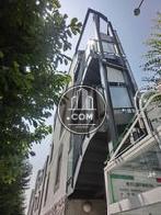 渋谷方面からですと螺旋階段が目印です
