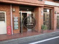入って直ぐに管理室あり