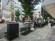 正面入口から見た周辺です