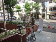 緑が多く渋谷とは思えない趣のある通りです
