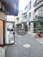 人と通りの少ない路地