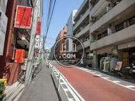 近隣は飲食店なども多く立地します