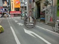 正面入口から見た周辺です