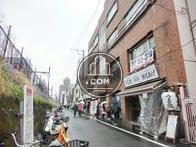 山手線沿いに面しています