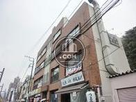 向かい側が線路のため見晴らしの良い環境