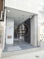間口の広い正面玄関口