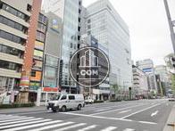 幅広い公道沿いに望めます