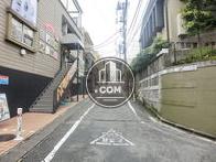南側の細い路地の様子です