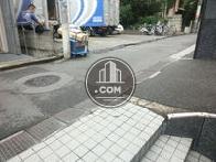 全面道路は細い路地になっております