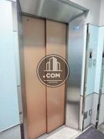エレベーターの乗り場前