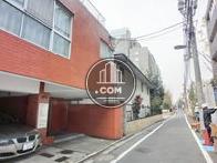 住宅が立ち並ぶ通り