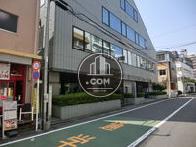 1階周辺には植栽もあります