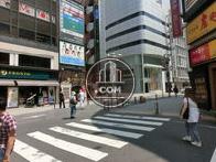 ビル前面の道路です