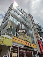 下層階は店舗です