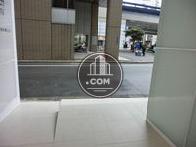 玄関を出て前の通り