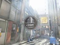 飲食店等が密集する背面通り
