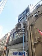 ガラス窓を大きく配置した背面側