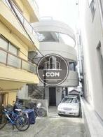通りから少し奥まった場所に確認出来ます