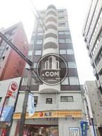 中心に半円型のバルコニーを設置