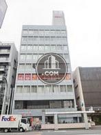 綺麗に並ぶガラス窓