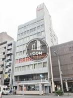 淡い水色で構成された外装