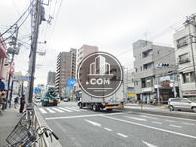交通量の多い通り