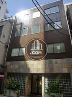 南向きのオフィスビル