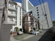 周辺はオフィスが多いです