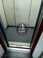 エレベーター内部