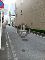 建物側面の道