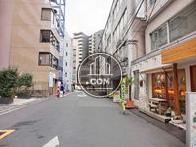 オフィスが建ち並んでおります
