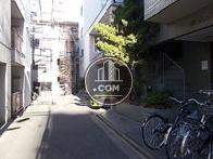 裏通り（玄関側）