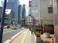 幅の広い歩道
