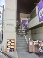 2階店舗への階段です