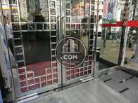 玄関扉の様子です