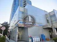 敷地内にコンビニがあります