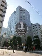 角地に建つオフィスビルです