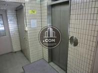 エレベーター1基です