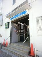駅への出入り口も兼ねています