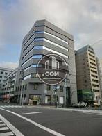 角地に建ち、視認性抜群です