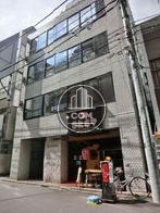 右斜め前から