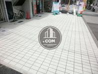 フラットな床面