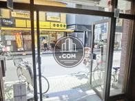 両開きの玄関口扉