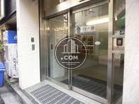 間口の広いエントランス