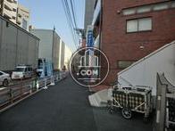 物件前面は山手通りです。